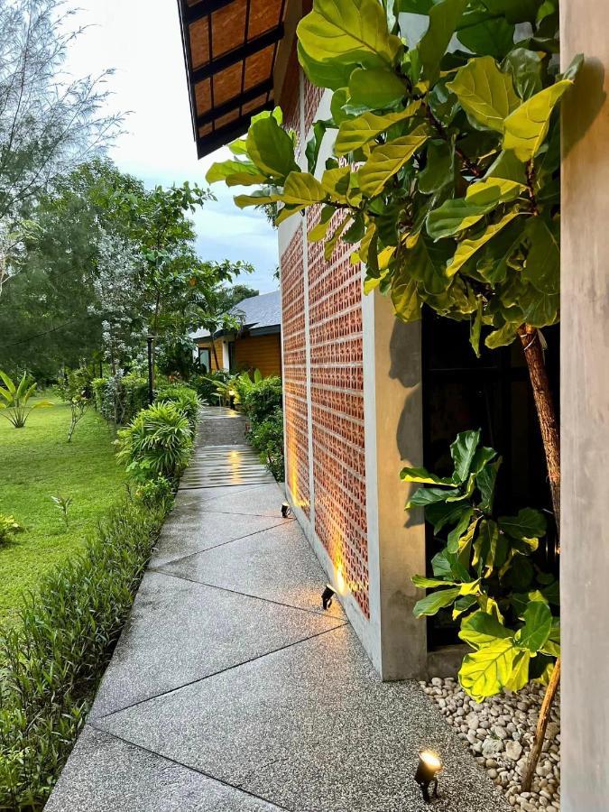 The Mantra Navi Hotel Ko Lanta Exterior foto